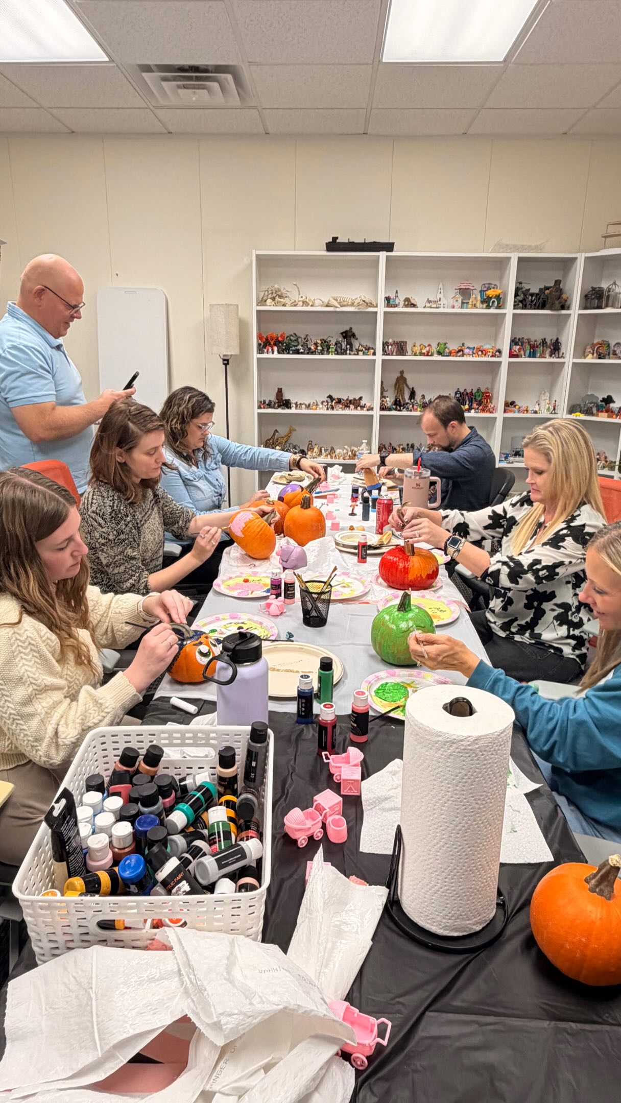 Our team had some fun bringing Inside Out to life with Halloween pumpkin painting! 🎃

We love finding ways to connect, laugh, and make memories together.
And just like always, all feelings are welcome here! 🧡

#familytherapy #teamgrandview #insideout #halloweenfun